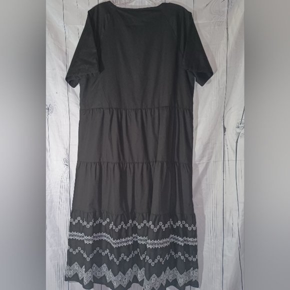 Draper James RSVP Geo Embroidered Short Sleeve Dress - Picture 2 of 15